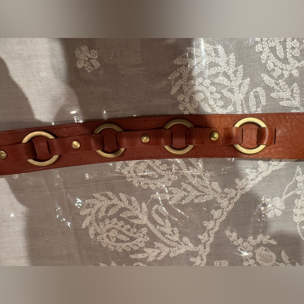 ❤️ Gorgeous Leather Belt with Gold Accents